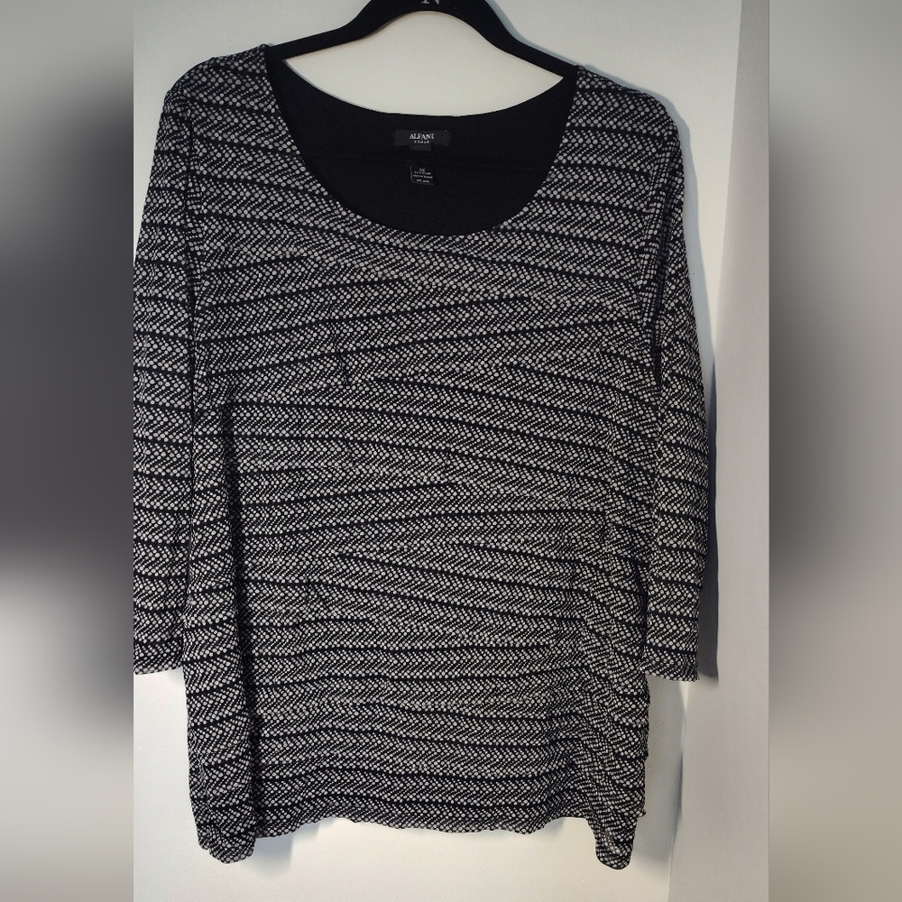 ALFANI Elegant Black and White Patterned Top size 3X #385